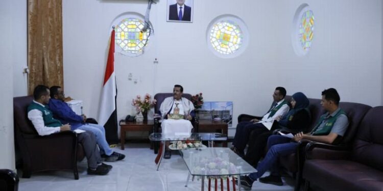 مفتاح يناقش متطلبات البدء بتنفيذ مشروع تحسين خدمات المياه بمستشفى مأرب