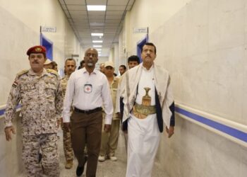 وكيل مأرب يطلع على سير العمل في المستشفى العسكري