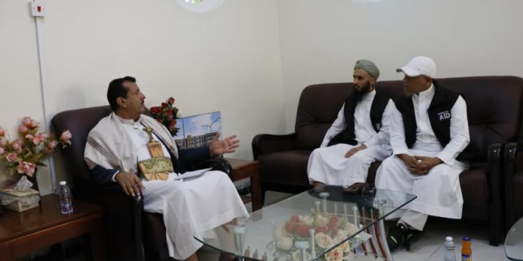 وكيل مأرب يرحب ببناء شراكة انسانية مع منظمة اشرف الآيد من جنوب افريقيا