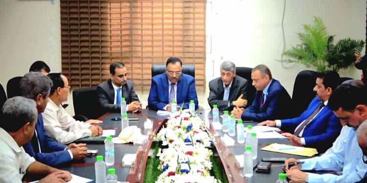اجتماع في عدن يناقش إجراءات وآلية تنظيم وتمويل الواردات