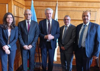 نائب وزير الخارجية يبحث مع المفوض السامي تعزيز الشراكة وقضايا الهجرة والنزوح