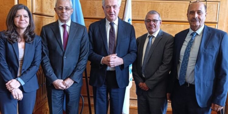 نائب وزير الخارجية يبحث مع المفوض السامي تعزيز الشراكة وقضايا الهجرة والنزوح