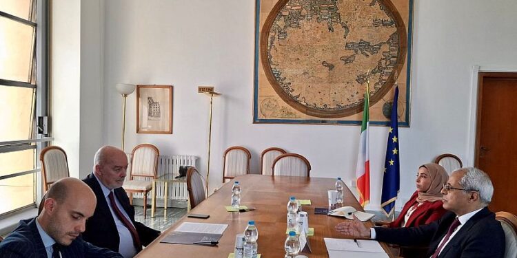 نعمان يبحث مع المبعوث الايطالي الخاص لليمن تعزيز العلاقات الثنائية