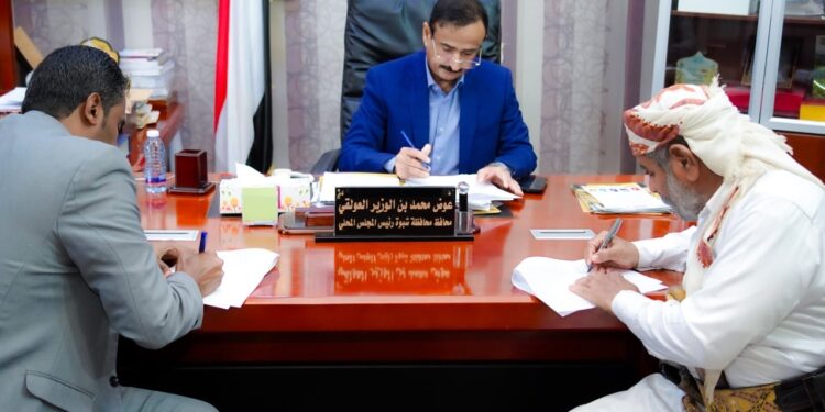 بن الوزير يصادق على عقد تنفيذ مشروع توسعة المدخل الغربي لمدينة عتق