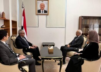 نائب وزير الخارجية يبحث مع السفير المصري العلاقات الثنائية وآفاق التعاون المشترك