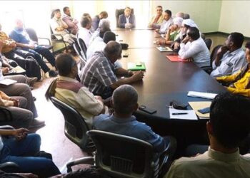 تنفيذي ابين يدعو   إلى الحفاظ على النسيج الإجتماعي وعدم الإنزلاق في الفوضى