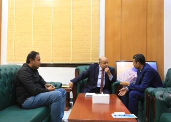 محافظ حضرموت يشدد على أهمية تحسين مستوى الخدمات وتثبيت الأمن