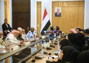 الخنبشي  يجتمع مع الأحزاب والمكونات السياسية و المجتمع المدني بحضرموت