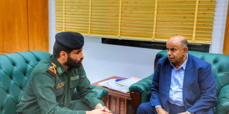 محافظ حضرموت يناقش جهود تعزيز الأمن والاستقرار بالوادي والصحراء