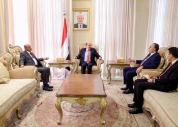 رئيس الوزراء يوجه  بتسريع إجراءات صرف الرواتب المتأخرة