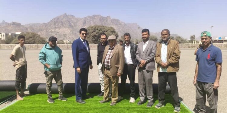 تدشّين أعمال تعشيب ملعب نادي الصمود بالضالع