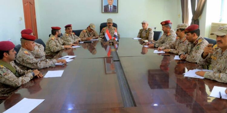 اجتماع عسكري  يقر إجراءات مشددة لتأمين الطريق الدولية والمنشآت الحيوية