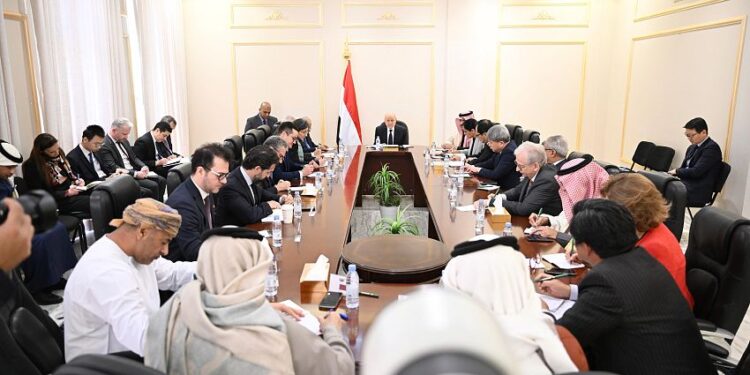 العليمي: ما يتحقق على الأرض واعد و يدحض مزاعم السيناريوهات الاسوأ