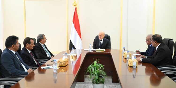 العليمي يؤكد الدور المحوري للسلطة القضائية في تعزيز هيبة الدولة وحماية مركزها القانوني