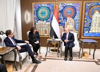 العليمي: أي اسلحة خارج نطاق الدولة هي البيئة المثالية لتنامي الجماعات المتطرفة