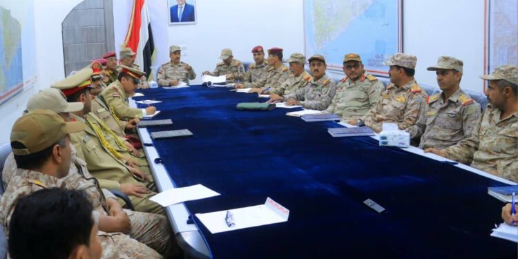 رئيس هيئة العمليات يناقش مستوي الجاهزيه القتاليه للقوات