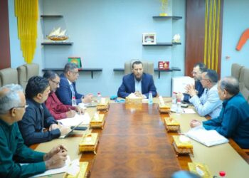 محافظ عدن يوجّه بإعادة فتح مكتب الجهاز المركزي للرقابة والمحاسبة