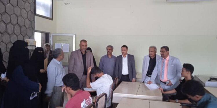 المحولي يدشن الامتحانات في المعاهد التقنية والمهنية وكلية المجتمع بعدن