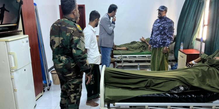 وكيل  حضرموت يزور جرحى حادثة الشغب  بالسجن المركزي بالمكلا