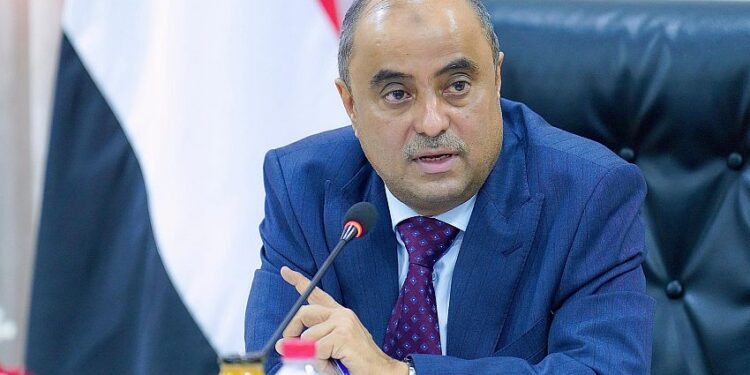 بن بريك يوجه بتطبيع الأوضاع في حضرموت  ومحاسبة المتورطين في أعمال النهب