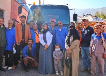 تدشّين إعادة تشغيل معدات صندوق النظافة والتحسين بتعز