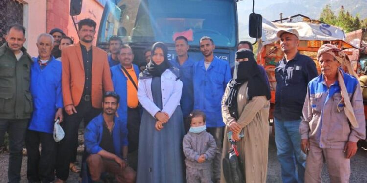 تدشّين إعادة تشغيل معدات صندوق النظافة والتحسين بتعز