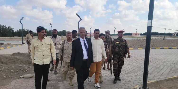 محافظ لحج ينفذ جولات ميدانية لتقييم الخدمات الصحية والتعليمية