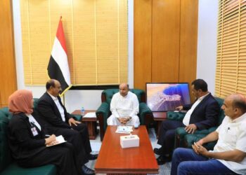 الخنبشي يطلع من اللجنة الوطنية للتحقيق على جهودها بحضرموت