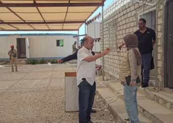 اللجنة الوطنية للتحقيق تعاين مواقع احتجاز غير قانونية بساحل حضرموت