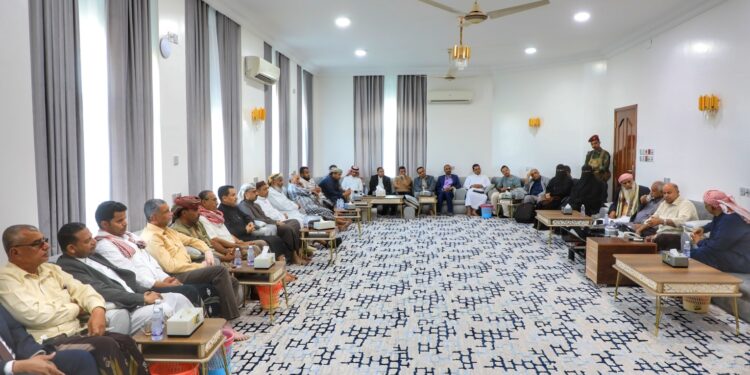 الخنبشي  يلتقي قيادة مجلس حضرموت الوطني ويؤكد على وحدة الصف