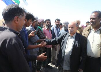 محافظ حضرموت يؤكد أهمية الحفاظ على المكتسبات الوطنية وتعزيز الأمن