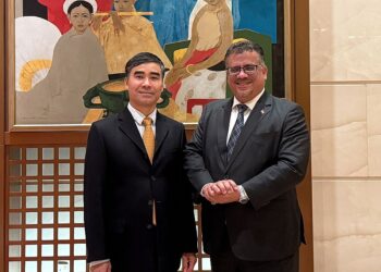 السفير باحميد يبحث مع مسؤولين في الخارجية الفيتنامية مستجدات الأوضاع في اليمن