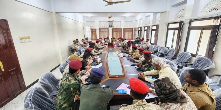 اجتماع  مشترك بالمكلا لتنسيق الجهود العسكرية والعملياتية