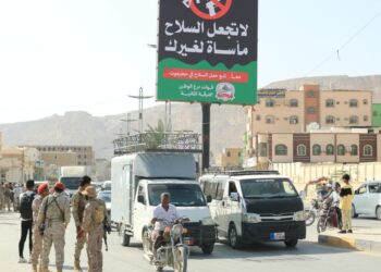 العامري يدشن حملة منع حمل السلاح بوادي وصحراء حضرموت