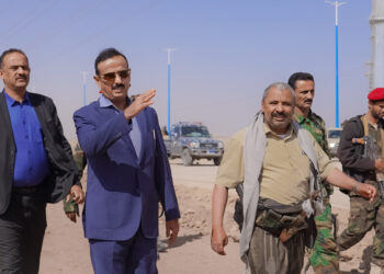 محافظ شبوه يتفقد مشاريع خدمية حيوية  بمدينة عتق