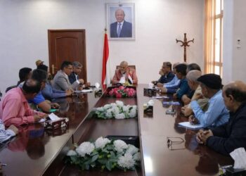 محافظ تعز يبحث مع برنامج الغذاء  آلية اعتماد وتوزيع السلال الغذائية