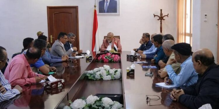 محافظ تعز يبحث مع برنامج الغذاء  آلية اعتماد وتوزيع السلال الغذائية