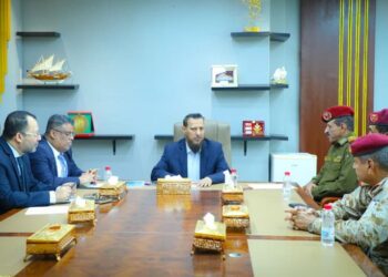 محافظ عدن :اهمية الشروع في تنفيذ خطة إعادة تموضع القوات العسكرية خارج المدينة