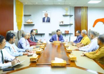 محافظ عدن يطلع على أداء وحدة حماية الأراضي ويشكل لجنة لإعادة تفعيل شركة “يو” للاتصالات