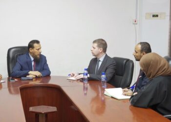 شيخ يناقش مع مسؤول أممي سير إعادة تموضع القوات العسكرية خارج عدن