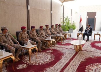 عبدالله العليمي  يبحث الاوضاع العسكريه مع  رئيس الأركان