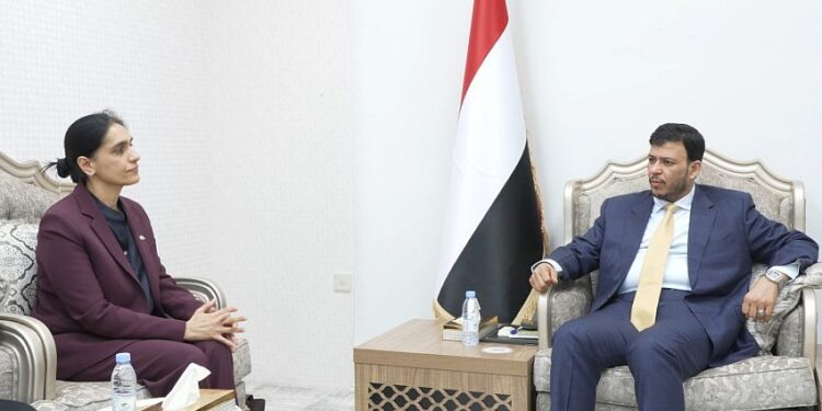 عبدالله العليمي يبحث مع السفيرة البريطانية مستجدات الأوضاع ومسار الاستقرار في اليمن