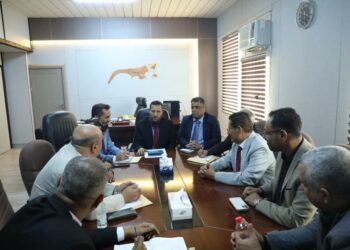 محافظ عدن يناقش مع وكلاء المحافظة آليات ترتيب المهام وتعزيز الأداء المؤسسي