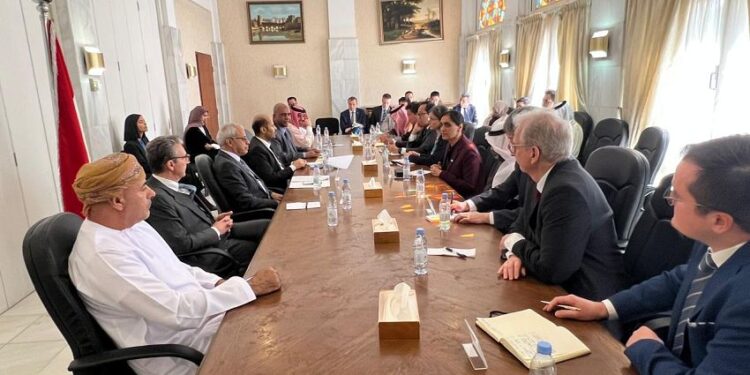 عرمان ونعمان يعرضان عل عدداً من السفراء الانتهاكات الجسيمة في حضرموت والمهرة