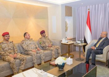 طارق صالح ورئيس  الأركان يستعرضان جاهزية القوات المسلحة