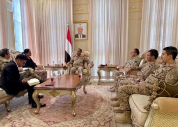 رئيس الأركان يبحث مع السفيري ال الامريكي والبريطاني تعزيز التعاون الدفاعي والأمني