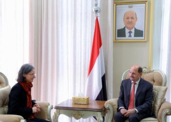 رئيس الوزراء يبحث مع سفيرة فرنسا مستجدات الأوضاع في اليمن