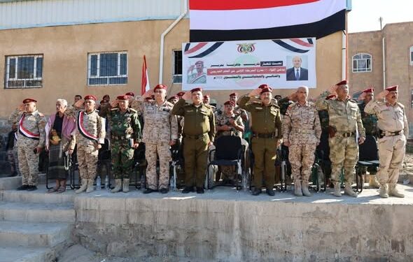 قائد محور تعز يدشّن العام التدريبي 2026م في اللواء 35 مدرع