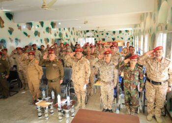 قائد محور تعز يدشن الدورة الأولى قادة ألوية بمعهد الشهيد الحمادي