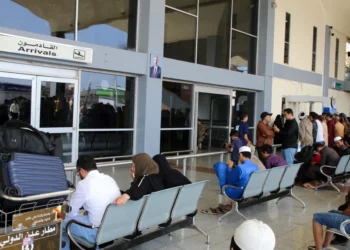 إغلاق مطار عدن والانتقالي يعلن نشر قوة مدعومة من السعودية بمناطق سيطرتهم